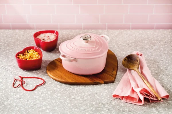 Le Creuset Herzbräter Aus Gusseisen Mit Herzgriff In Shell Pink 7